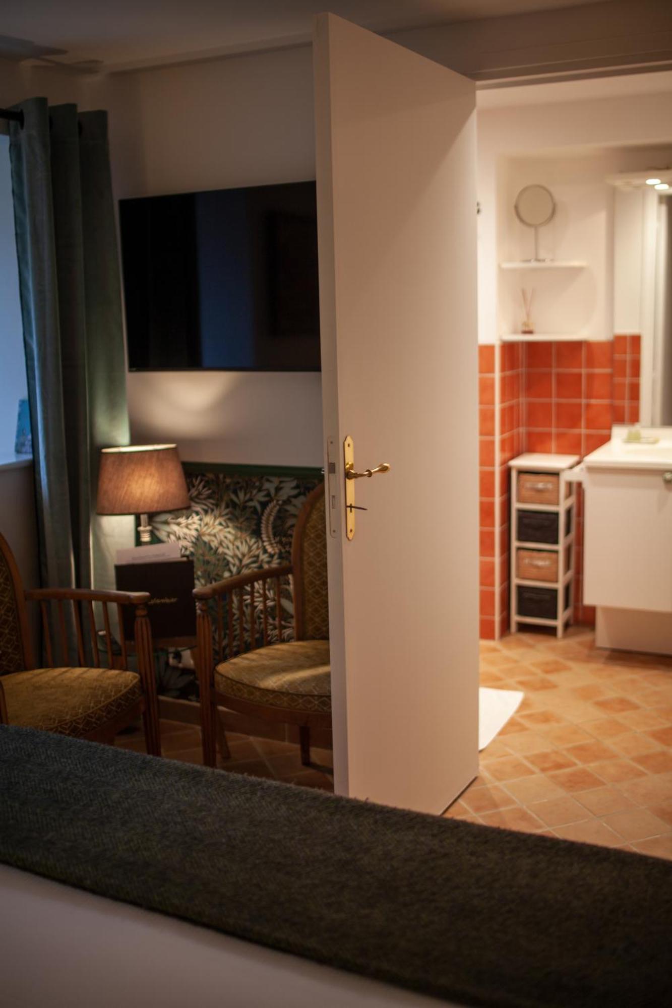 Double Room,1499932042:JPEG